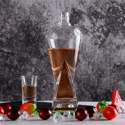 Chai rượu whisky hình