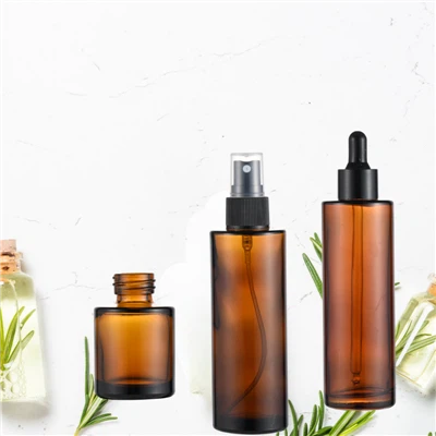 Chai thủy tinh màu hổ phách với ống nhỏ cao su